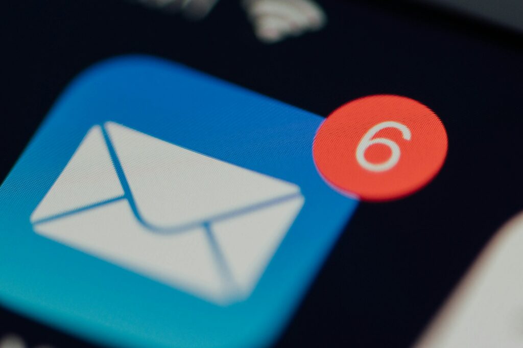 Stratégie digitale appliquée aux campagnes email pour PME romandes